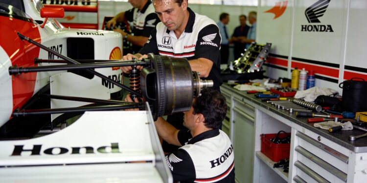 chaos in brazili mclarens zes auto s senna s pech en fia drama