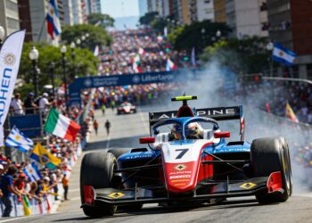 colapinto trekt 600000 fans in f1 show buenos aire