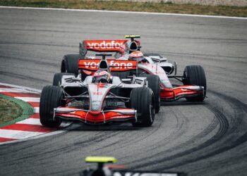 di resta verslaat vettel in epische f3 titelstrijd 2006