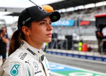 doriane pin bereidt zich voor op formule 1 test met mercedes