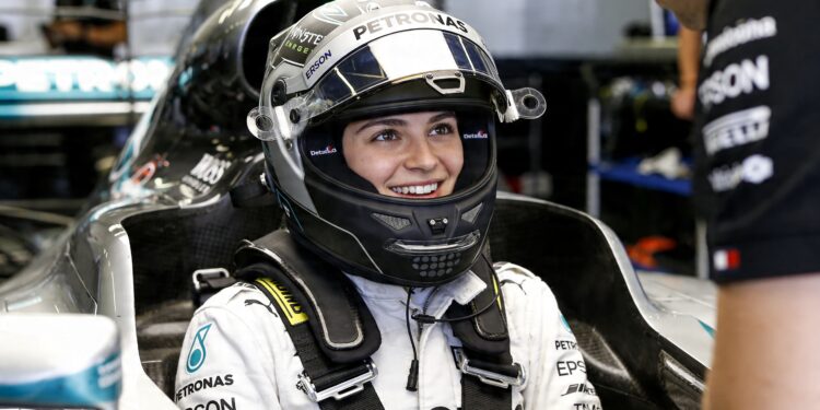 doriane pin maakt droomstart eerste f1 test met mercedes w12