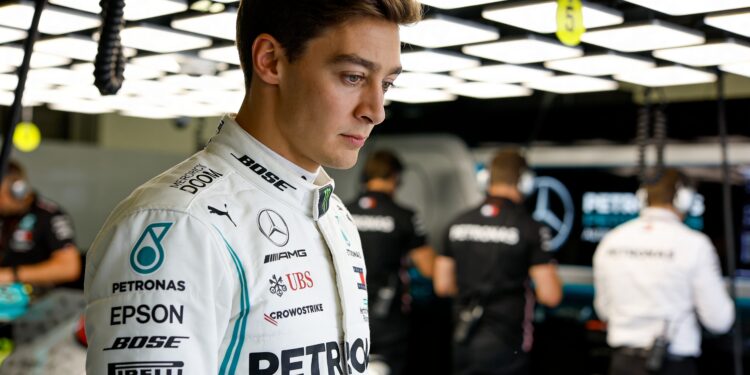 druk stijgt voor george russell antonelli blinkt uit bij mercedes
