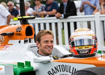 emotionele button rijdt weer in zijn brawn gp kamp