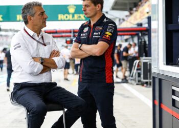 f1 baas domenicali pareert kritiek verstappen op 2026 regels
