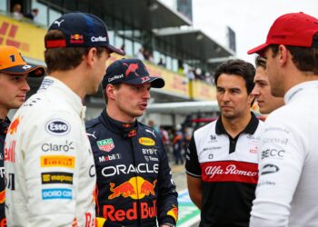 f1 coureurs verdeeld over 2026 regels na verstappen s kritiek