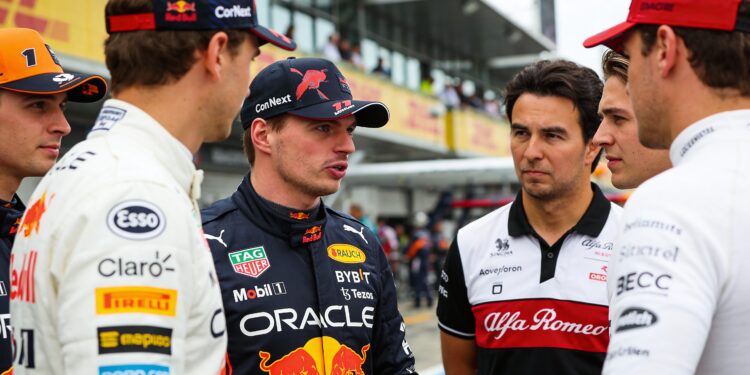 f1 coureurs verdeeld over 2026 regels na verstappen s kritiek