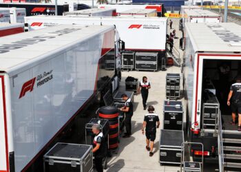f1 kalender 2026 schudt op bahrein en saudi weg