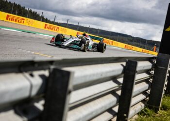 f1 keert terug naar n rburgring voor pirelli tests
