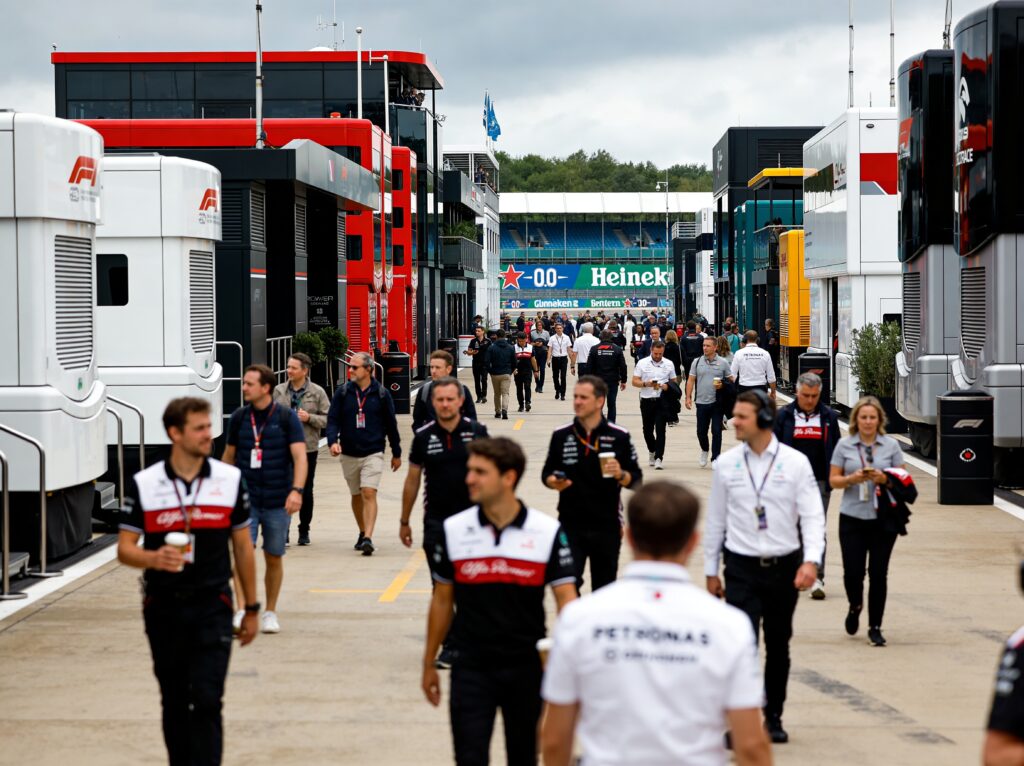 f1 retro weekend botst op praktische bezwaren