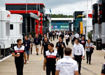 f1 retro weekend botst op praktische bezwaren