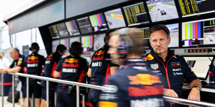 f1 teambaas bevestigt gesprekken over verkoop raci