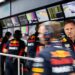 f1 teambaas bevestigt gesprekken over verkoop raci