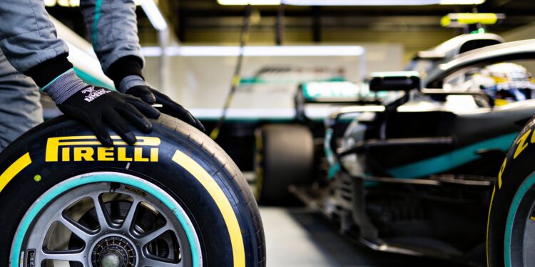 f1 teams in actie pirelli test nieuwe banden in april