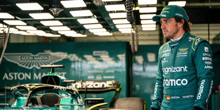 fans geven duidelijk signaal alonso moet door na 2