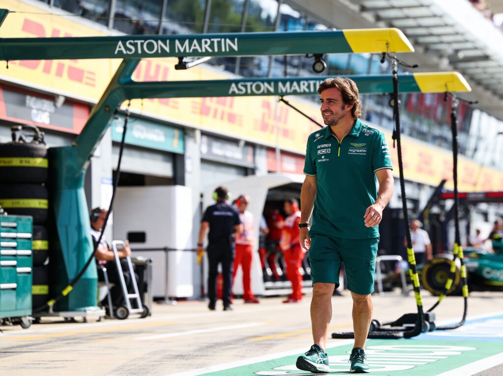 fernando alonso mogelijk achter stuur pausmobiel