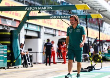 fernando alonso mogelijk achter stuur pausmobiel