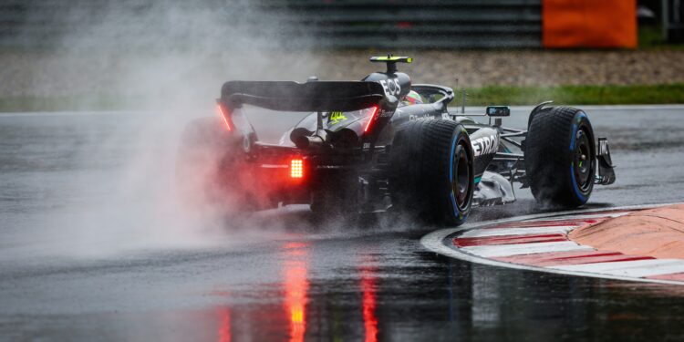 fia grijpt in boost mode in de regen per direct ve