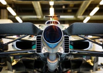 fia verkent opties voor terugkeer legendarisch v8 geluid