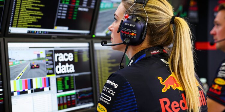 geruchten topstrateeg hannah schmitz verlaat red bull