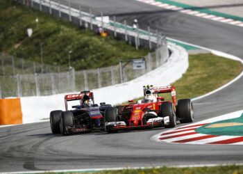 glock roept ferrari op grijp in bij duels hamilton en leclerc
