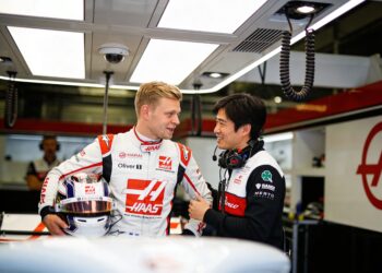 haas baas komatsu ziet geen plafond bij oliver bearman