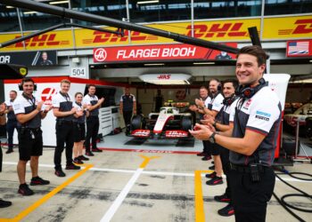 haas tart verwachtingen indrukwekkende start onder 2026 regels