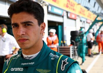 hadjar noemt red bull situatie raar richt vizier o