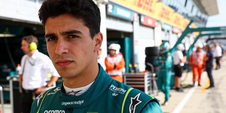 hadjar noemt red bull situatie raar richt vizier o