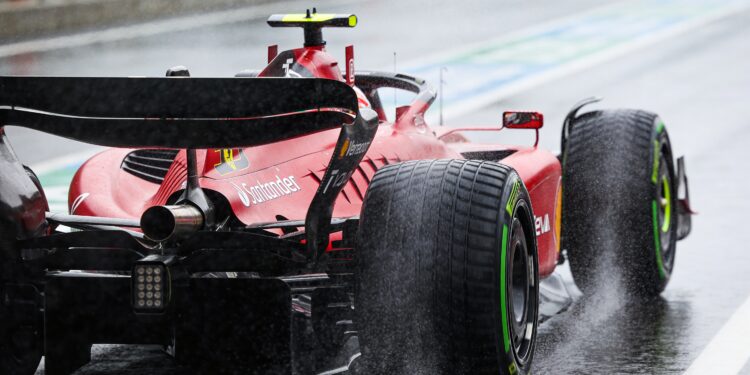 hamilton doorbreekt f1 pauze met ferrari test op fiorano