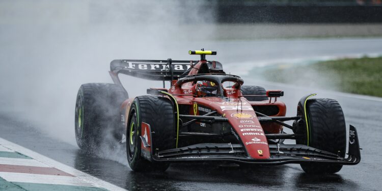 hamilton in ferrari actie op fiorano voor pirelli test