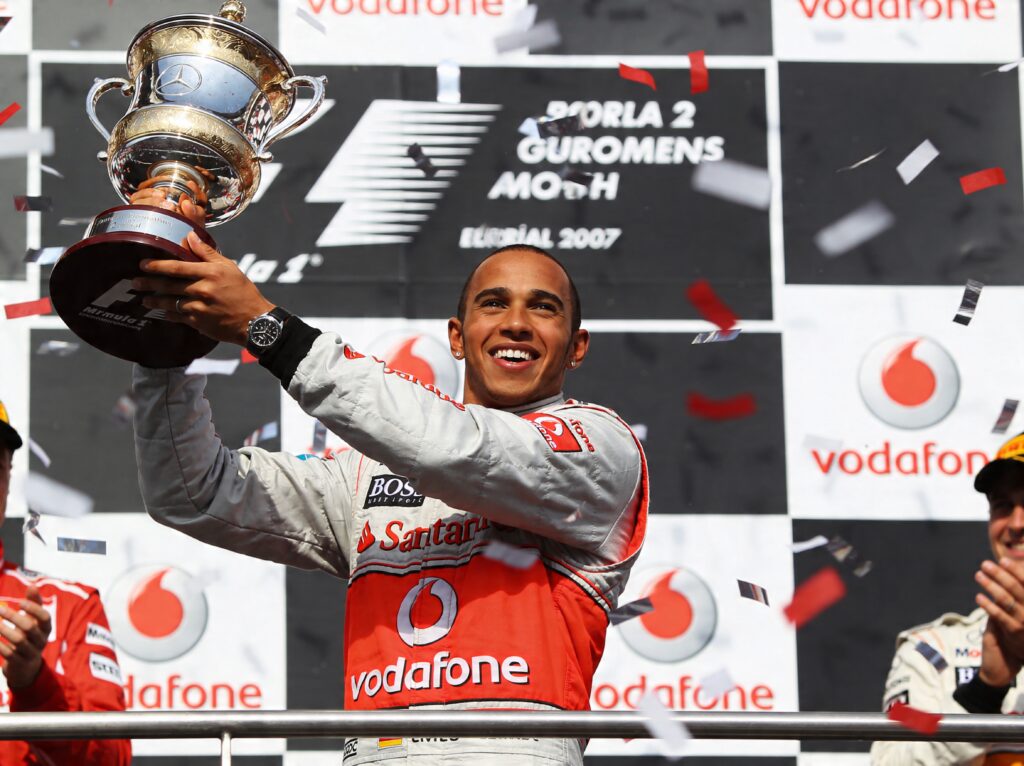 hamilton schrijft geschiedenis debutant direct titelkandidaat