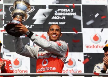 hamilton schrijft geschiedenis debutant direct titelkandidaat