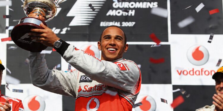 hamilton schrijft geschiedenis debutant direct titelkandidaat