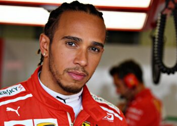 hamilton slaat terug niemand begrijpt overstap naar ferrari