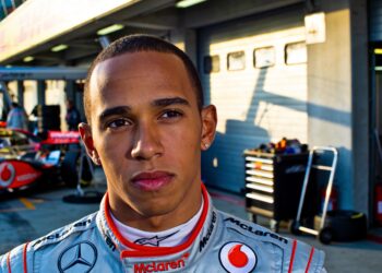 hamilton tekent bij mclaren begin van een f1 legende