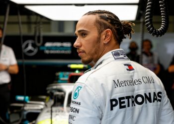 hamiltons ware reactie na abu dhabi 2021 onthuld door vowles