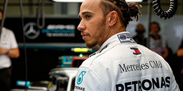 hamiltons ware reactie na abu dhabi 2021 onthuld door vowles