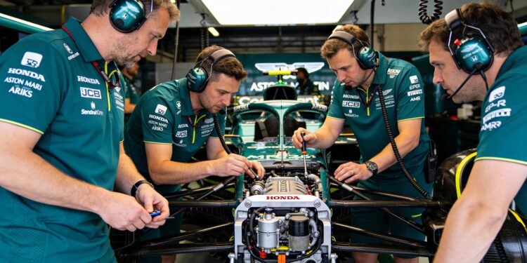 honda grijpt in na rampstart aston martin f1 seizo