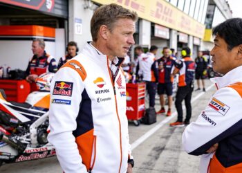 horner wakkert aston martin geruchten aan met hond