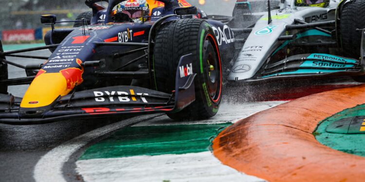 imola 2021 verstappen wint na controversi le hamilton clash