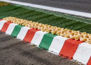 imola introduceert bizarre pasta kerbs op circuit
