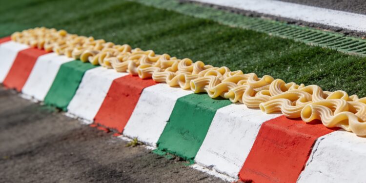 imola introduceert bizarre pasta kerbs op circuit