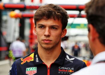 isack hadjar nieuwe teamgenoot van verstappen bij