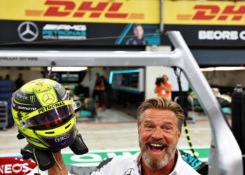 jack black biedt zich aan bij mercedes als vervanger russell