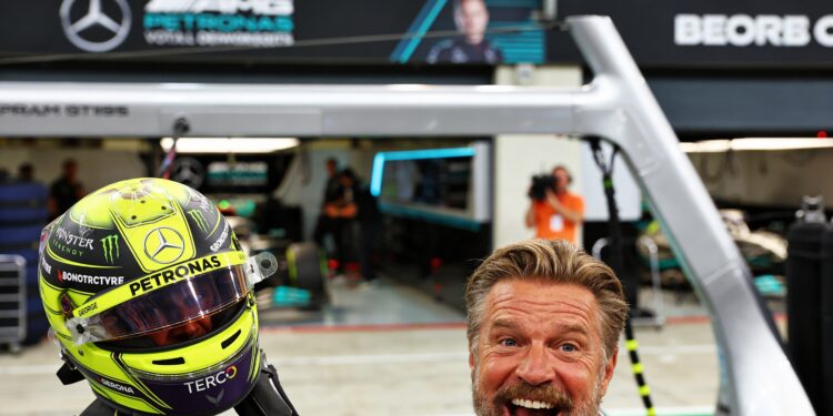 jack black biedt zich aan bij mercedes als vervanger russell