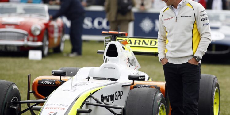 jenson button herenigd met iconische brawn kampioensbolide