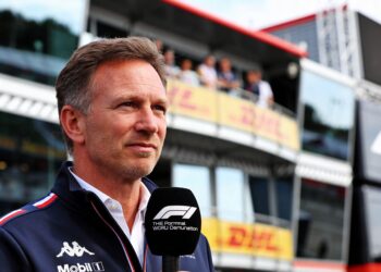 jenson button zet puntjes op i over sky sports f1 rol