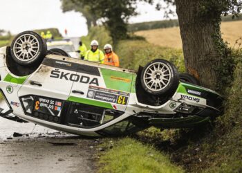 jos verstappen ongedeerd na zware crash in rallye