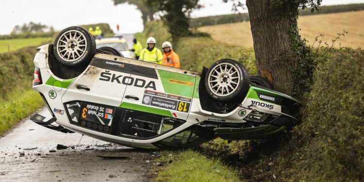 jos verstappen ongedeerd na zware crash in rallye