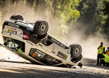 jos verstappen ontsnapt ongedeerd na zware rallycr
